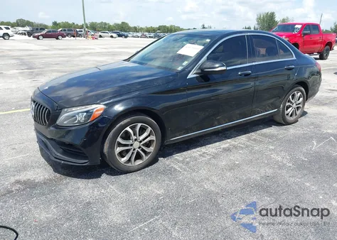 2015 Mercedes-Benz C 300 4Matic/Luxury 4Matic/Sport 4Matic из США, поврежденный, VIN 55SWF4KB5FU031879